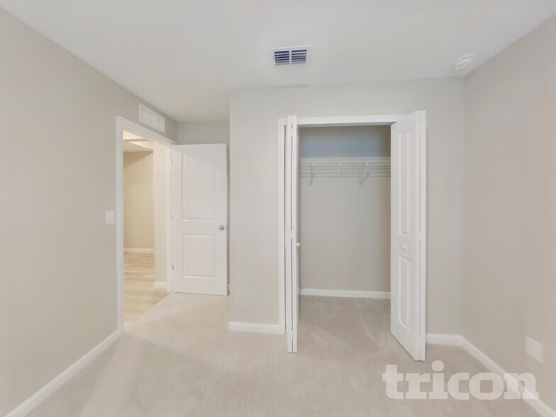 Building Photo - 7729 Hollenbeck Wy