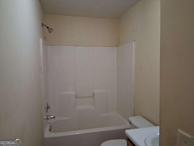 Building Photo - 209 E Wilson St