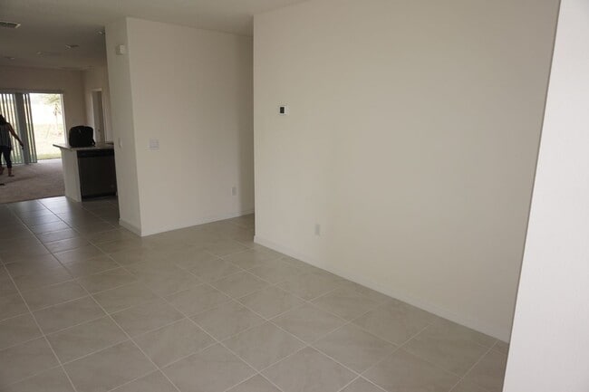 Building Photo - Newer Home 3/2 Steps from Champions Gate