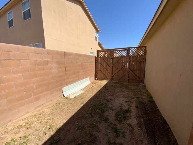 Building Photo - 3 Bedroom Single Story Home Available Near...