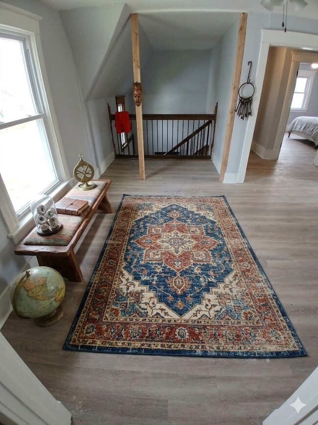 Building Photo - 730 E Hurlbut Ave