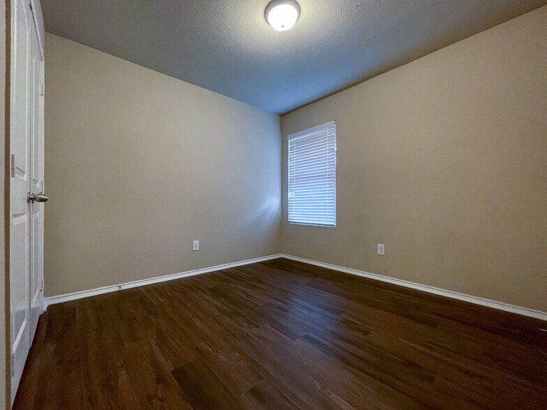 Building Photo - 10304 Walley Way