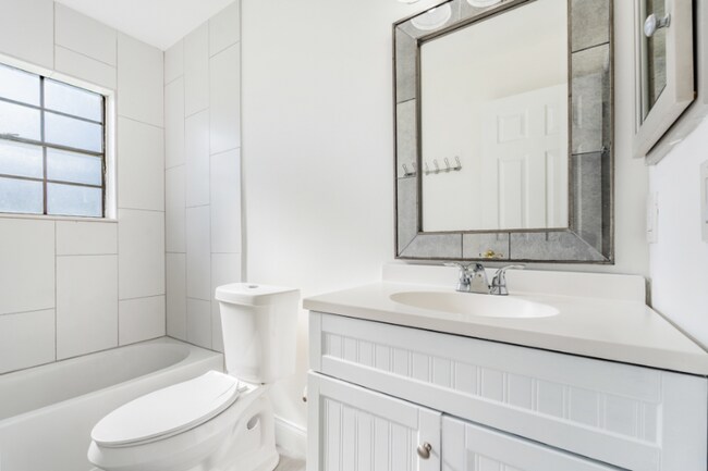 Building Photo - 4283 Brentwood Park Cir
