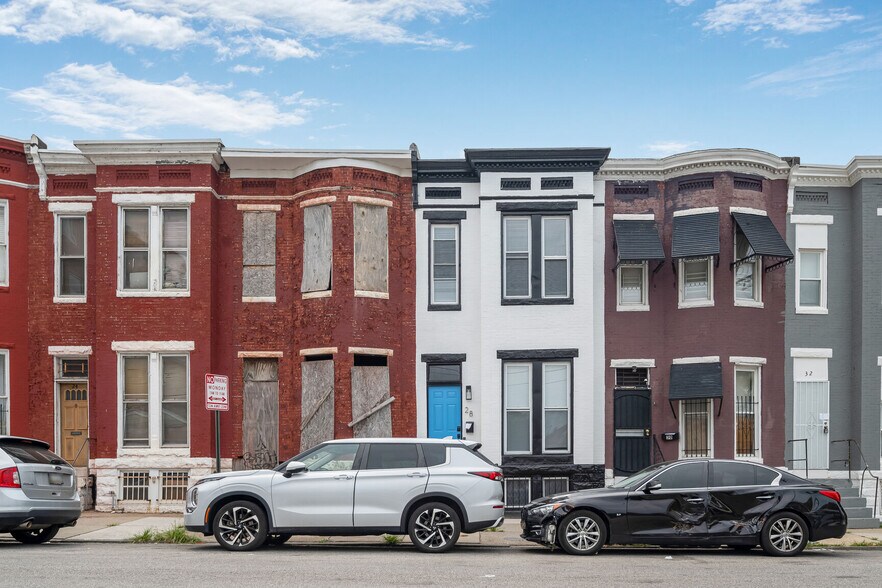 Building Photo - 28 N Pulaski St