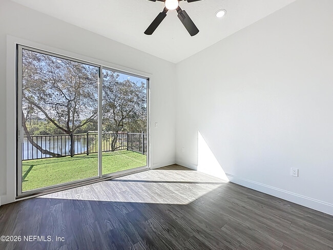 Building Photo - 2121 Broadwater Dr