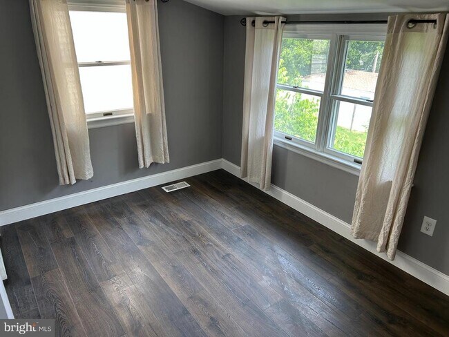 Building Photo - 451 Sawmill Ln