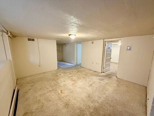 Building Photo - 1/2 Off First Months Rent! 3 Bed + 2 bonus rooms in basement, 2 Bath Home NEAR CSU! Flexible leas...