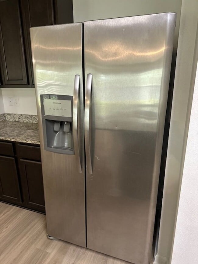 Building Photo - Beautiful 4/2/2 newer home for rent w/ community pool, playground, picnic area!