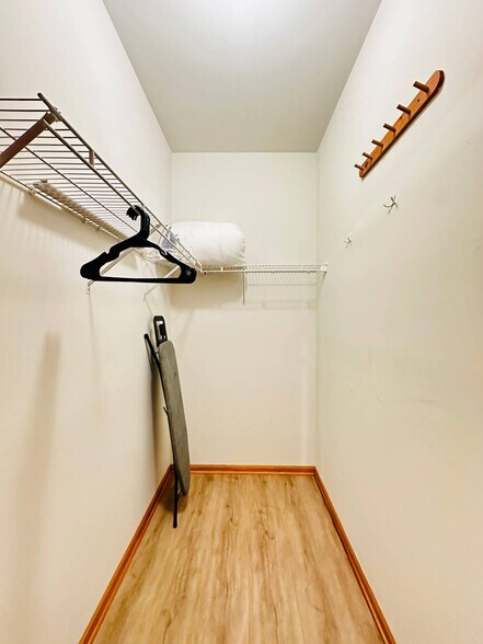 Building Photo - 2032 W Pierce Ave