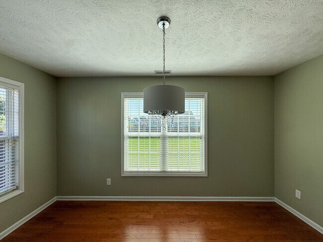 Building Photo - Beautiful 4 Bed 2 Bath Home in Fayetteville