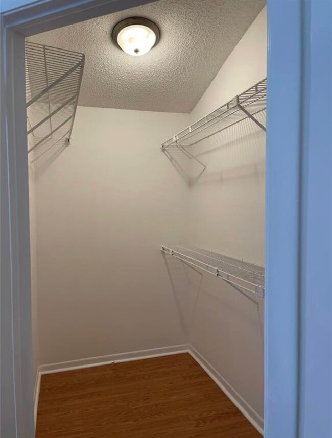 Building Photo - 2888 Edgehill Ln