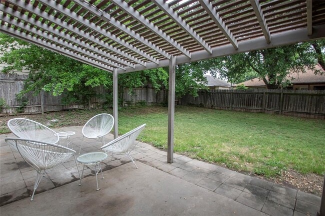 Building Photo - 2108 Warfield Way