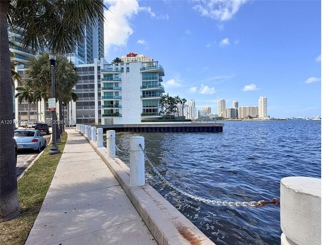Building Photo - 1408 Brickell Bay Dr