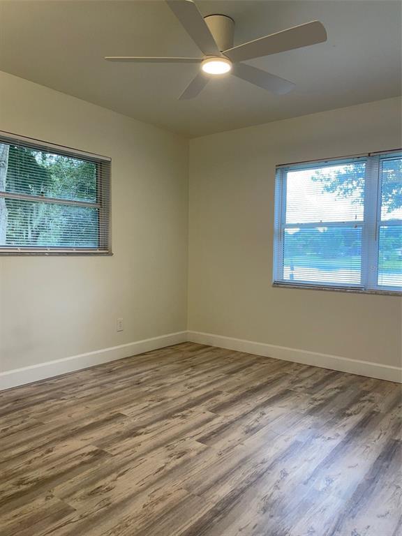 Building Photo - 1012 Lake Weldona Dr