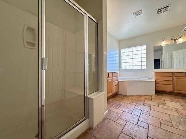 Building Photo - Echo Ridge At The Ridges In Summerlin-Unit 1