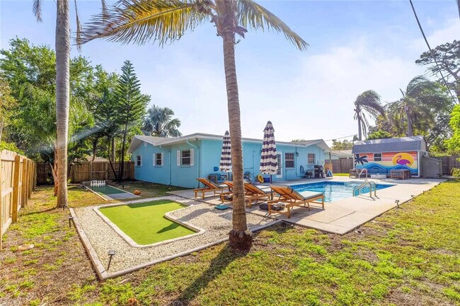 Building Photo - 1596 Idle Dr NE