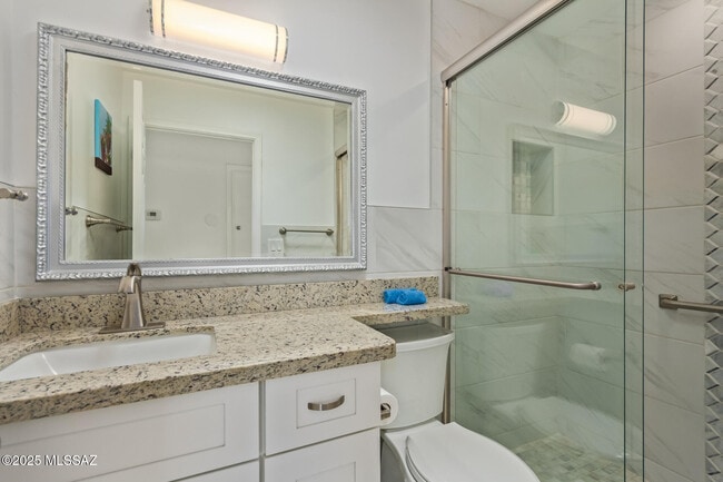 Building Photo - 434 S Vista Del Rio