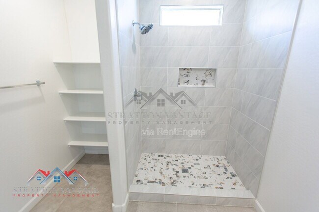 Building Photo - 1673 N Wrigley Dr