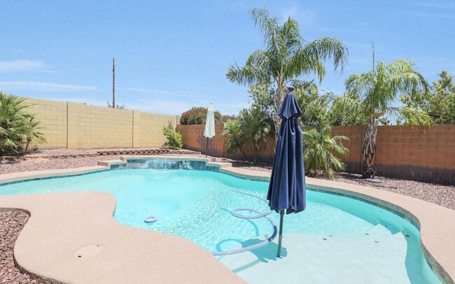 Building Photo - 14284 W Woodbridge Ave