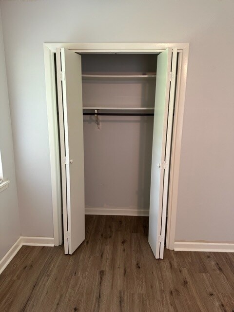 Building Photo - 1927 Montrose Dr