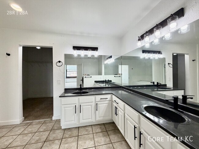 Building Photo - 934 Broadway Blvd