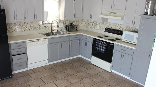 Building Photo - 1005 Weschester Ct