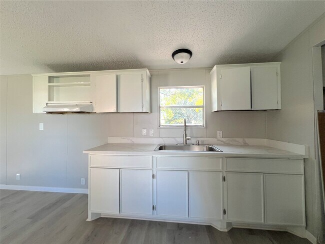 Building Photo - 2519 Riceflower Dr