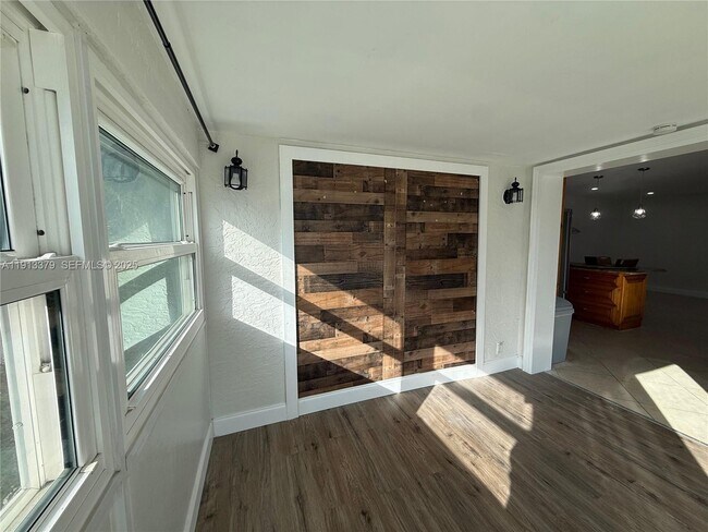 Building Photo - 601 SW 10th St