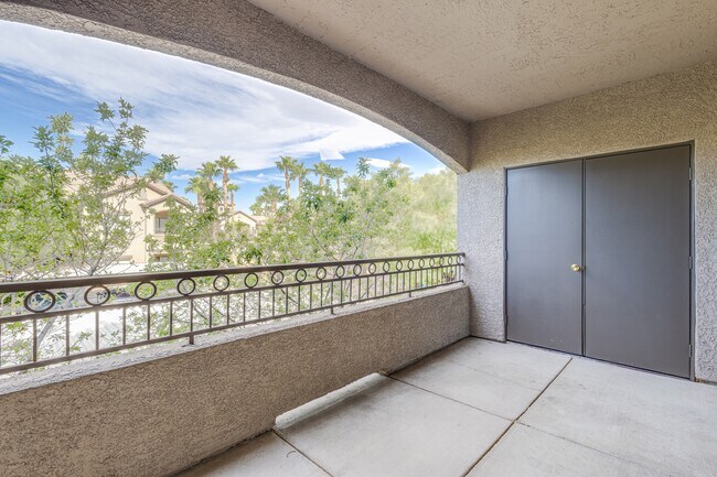 Building Photo - 8250 N Grand Canyon Dr