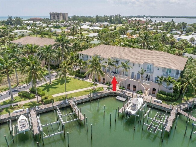Primary Photo - 1564 Island Cove Rd