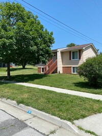 Building Photo - Aplin Duplex (4025/4027)