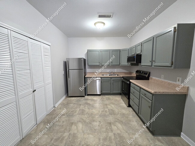 Building Photo - 2874 Sylvan Rd