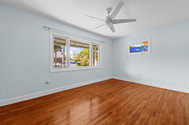 Building Photo - 425 Neptune Ave