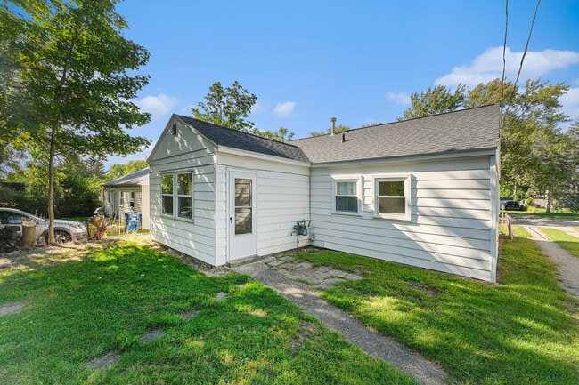 Building Photo - 728 Sunnock Ave
