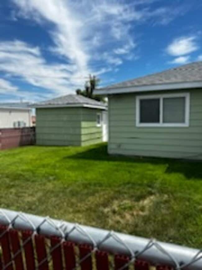 Building Photo - Centrally Located in Umatilla