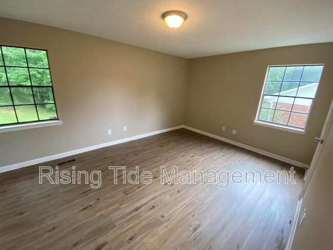 Building Photo - 450 Westchester Dr