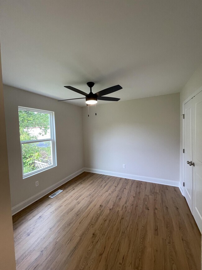 Building Photo - 1703 S Lyerly St