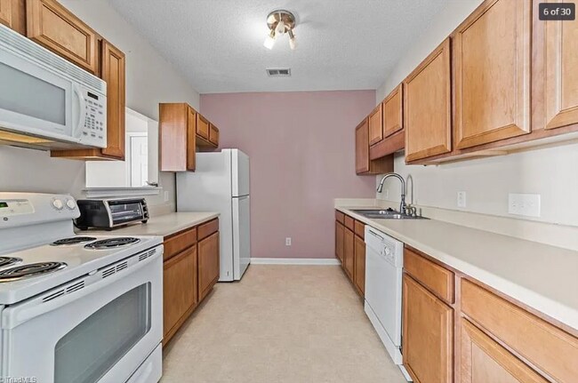 Building Photo - 3015 Winston Dr