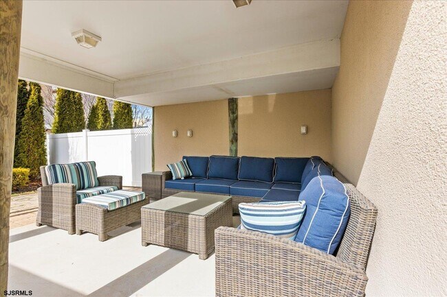 Building Photo - 16 S Decatur Ave