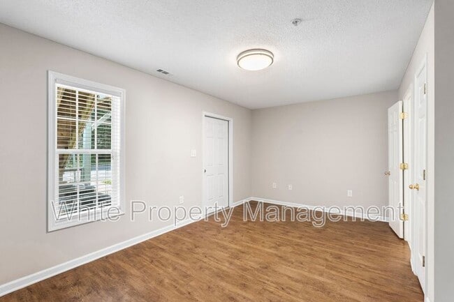 Building Photo - 106 Locomotive Ln