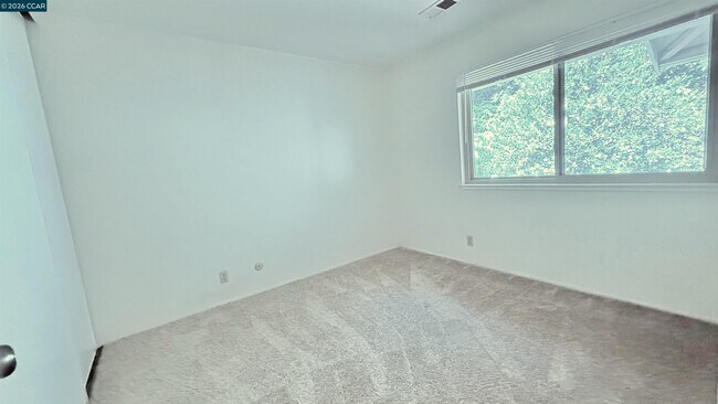 Building Photo - 1065 San Ramon Valley Blvd