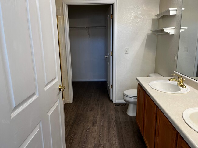 Master bath & closet - 2797 Whitetail Cir