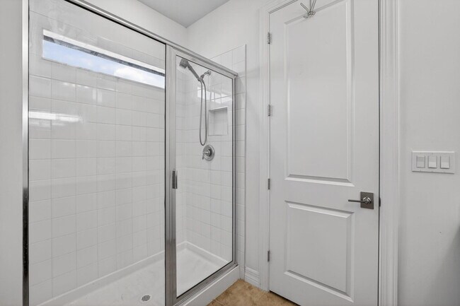 Building Photo - 4651 Pinehurst Trl E