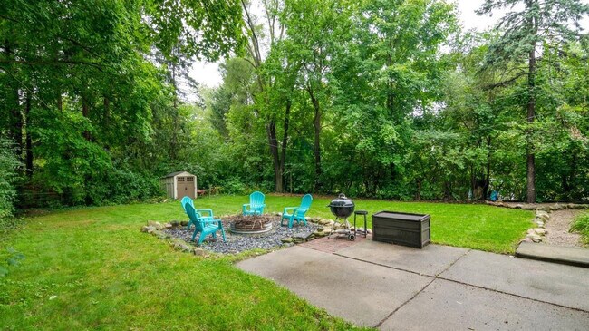 Building Photo - 406 Manor Dr