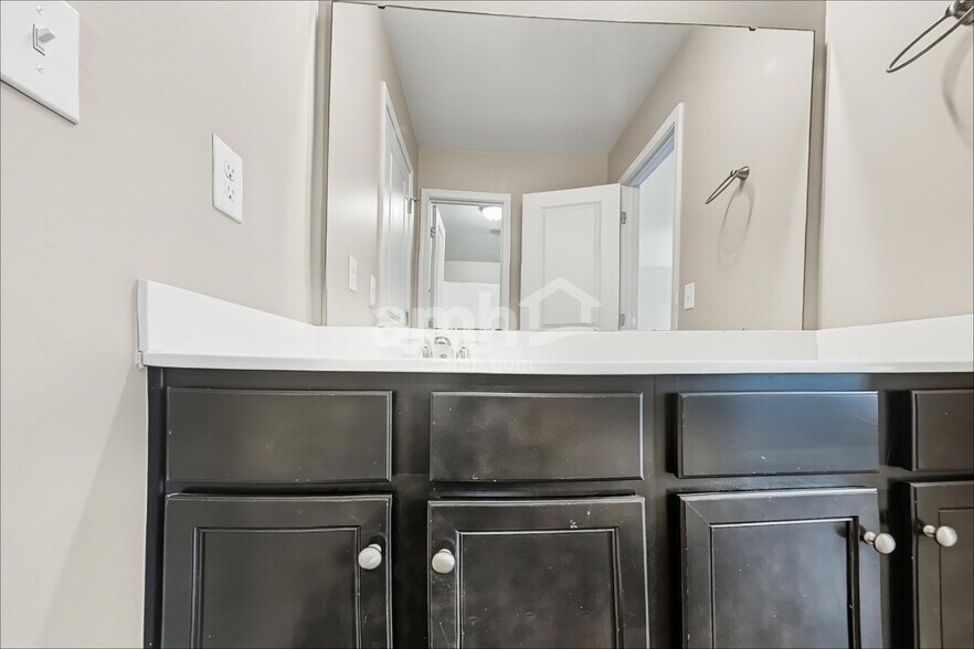 Building Photo - 112 Orleans Ct