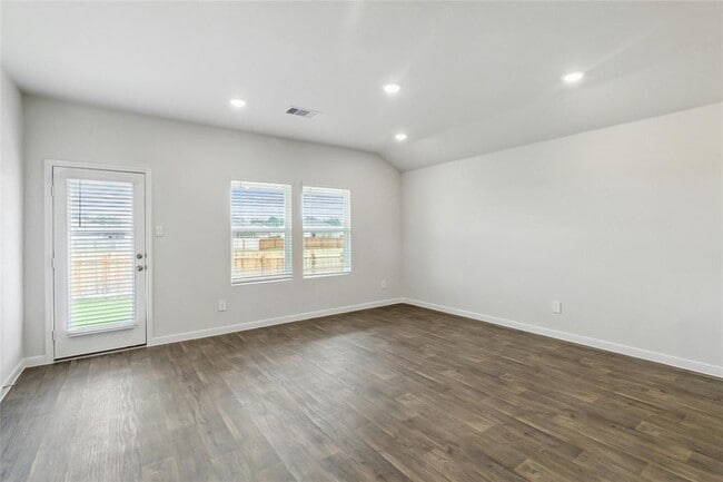 Building Photo - 326 Darwin Pl