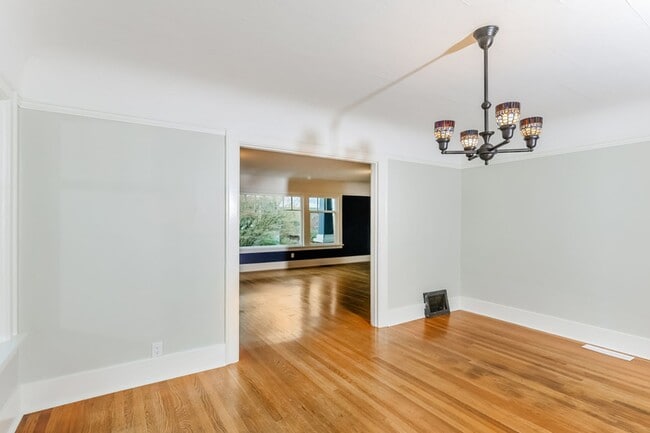 Building Photo - Updated Ravenna 4 Bed / 2 Bath Home