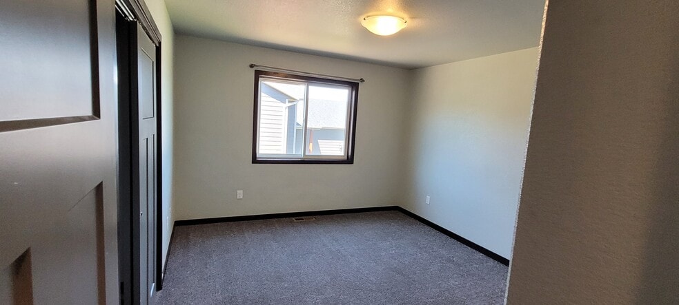 Building Photo - 541 Bull Run Dr