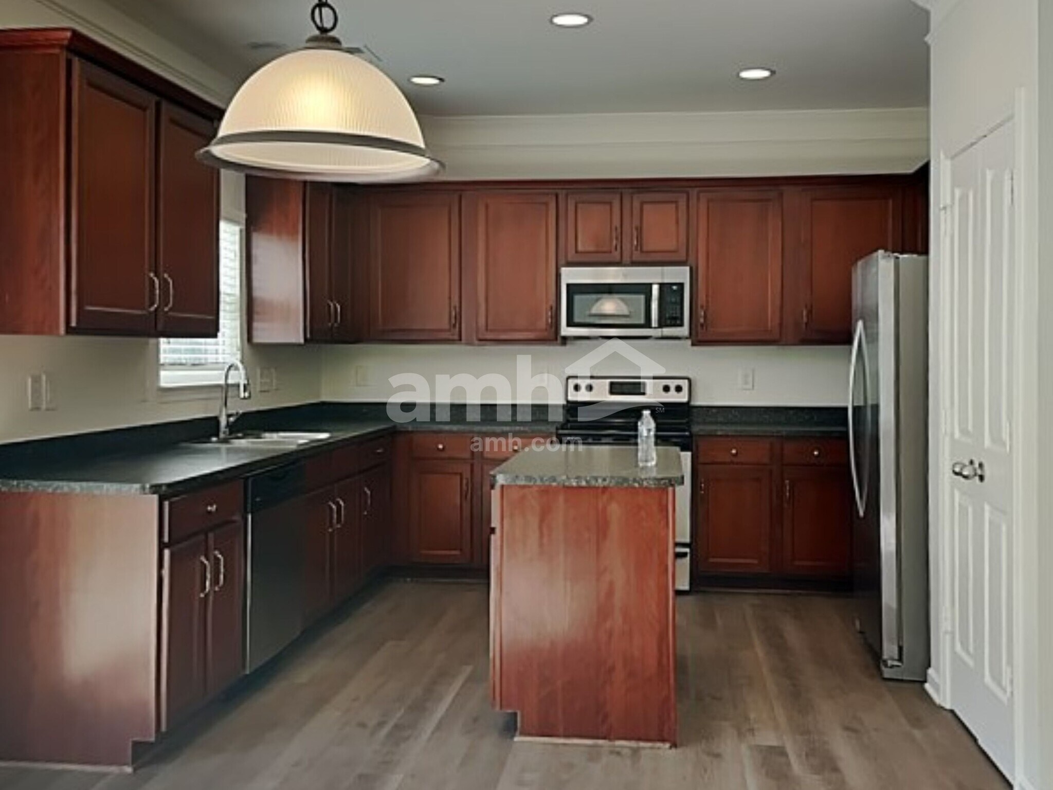 Building Photo - 2004 Centerview Dr