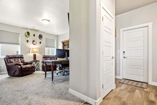 Building Photo - Beautifully Maintained 3 Bedroom Home in Mesa Village